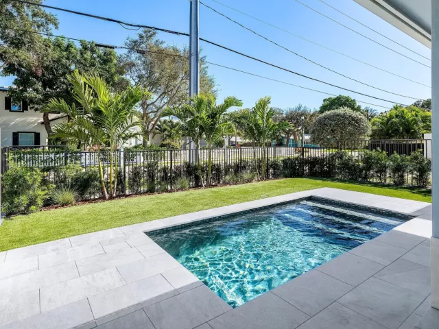 Продажа дома по адресу 412 SE 4th Avenue - фото 9266392