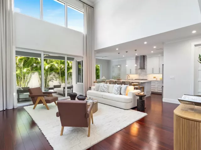 Продажа дома по адресу 412 SE 4th Avenue - фото 9266355