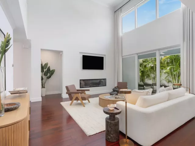 Продажа дома по адресу 412 SE 4th Avenue - фото 9266356