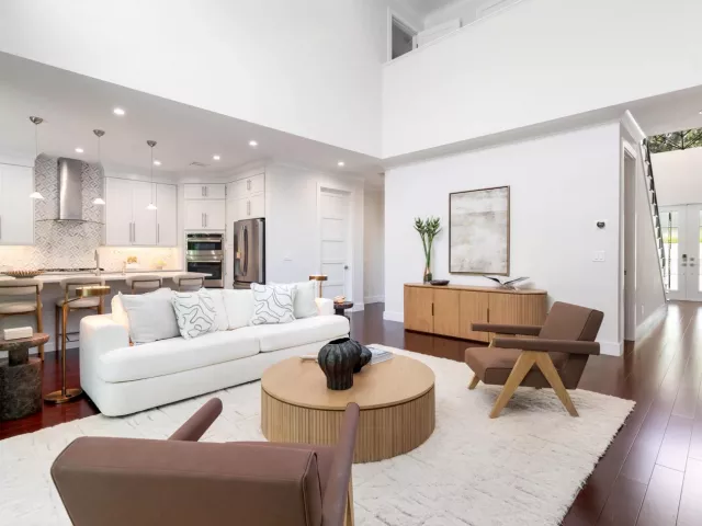 Продажа дома по адресу 412 SE 4th Avenue - фото 9266357