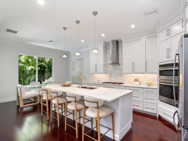 Продажа дома по адресу 412 SE 4th Avenue - фото 9266358