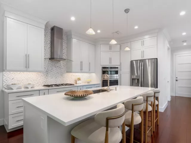 Продажа дома по адресу 412 SE 4th Avenue - фото 9266359