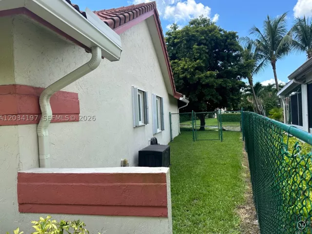 Продажа дома по адресу 16328 NW 11th St - фото 8919479