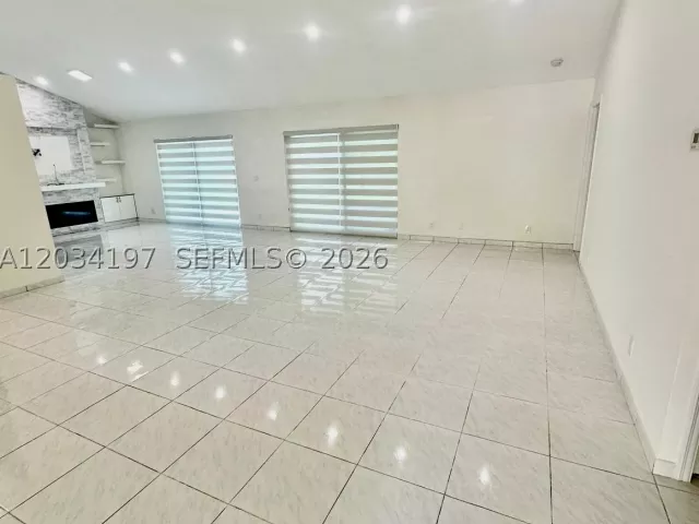 Продажа дома по адресу 16328 NW 11th St - фото 8919482