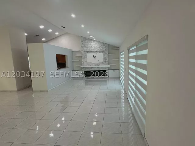 Продажа дома по адресу 16328 NW 11th St - фото 8919485