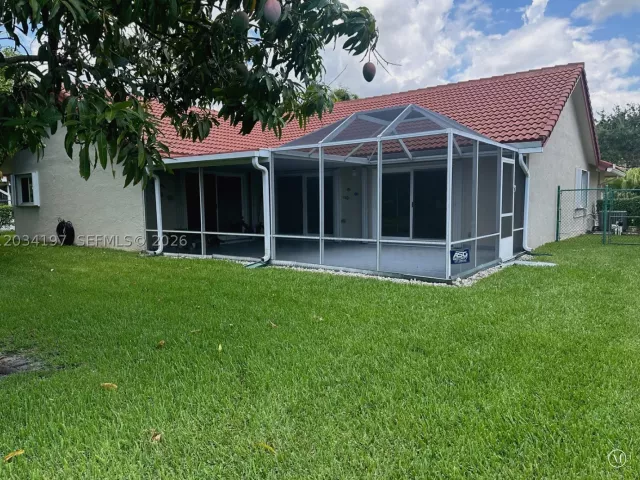 Продажа дома по адресу 16328 NW 11th St - фото 8919474