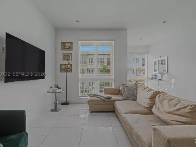 Продажа дома по адресу 10260 NW 63 Terrace 213 - фото 8877817