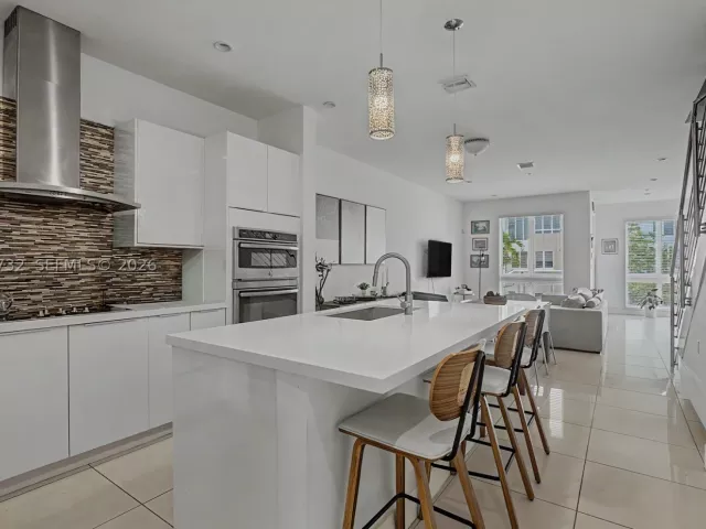 Продажа дома по адресу 10260 NW 63 Terrace 213 - фото 8877821