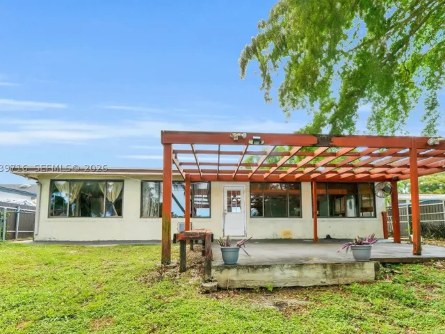 Продажа дома по адресу 551 NW 99th Way - фото 8923279