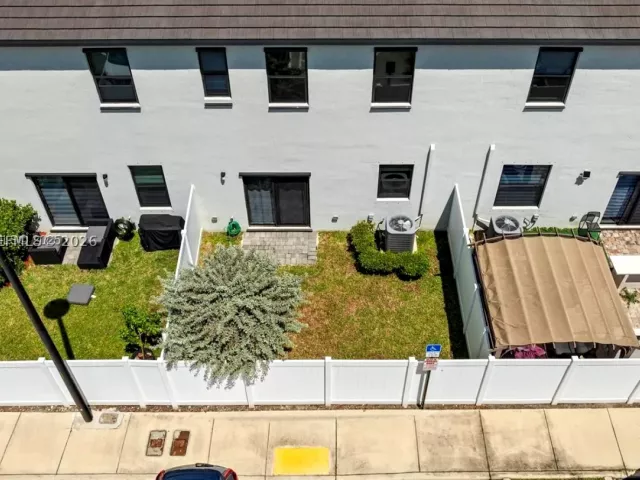 Продажа дома по адресу 20380 NW 5th Ct - фото 8984763