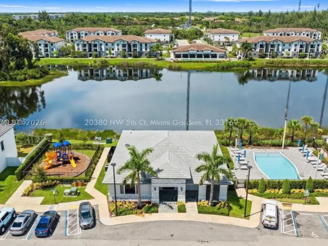 Продажа дома по адресу 20380 NW 5th Ct - фото 8984785