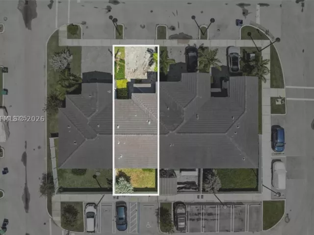 Продажа дома по адресу 20380 NW 5th Ct - фото 8984787