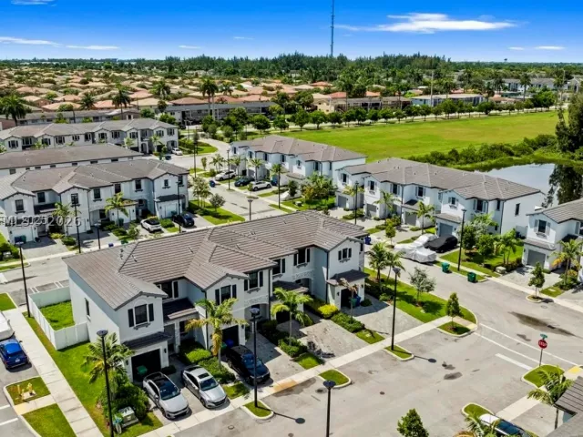 Продажа дома по адресу 20380 NW 5th Ct - фото 8984789