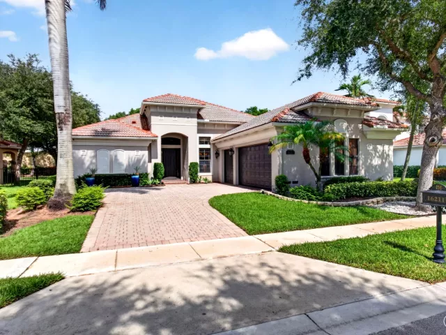 Продажа дома по адресу 16211 Rosecroft Terrace - фото 8927470