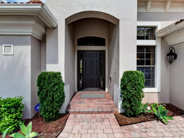 Продажа дома по адресу 16211 Rosecroft Terrace - фото 8927472