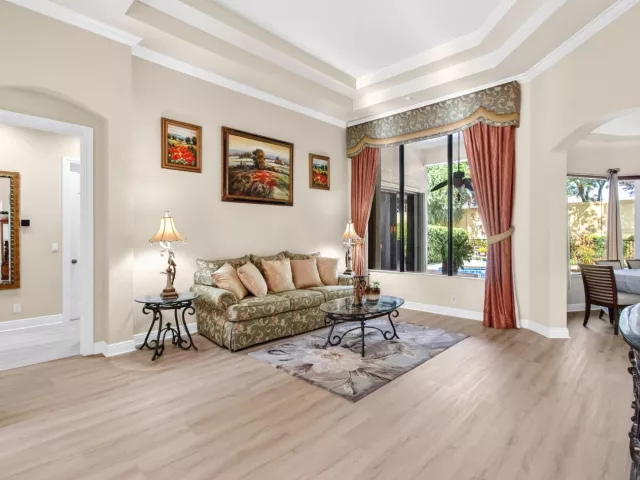 Продажа дома по адресу 16211 Rosecroft Terrace - фото 8927475