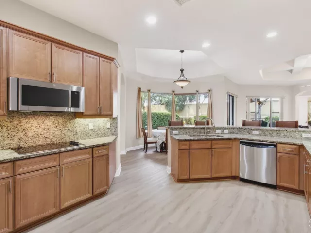 Продажа дома по адресу 16211 Rosecroft Terrace - фото 8927464