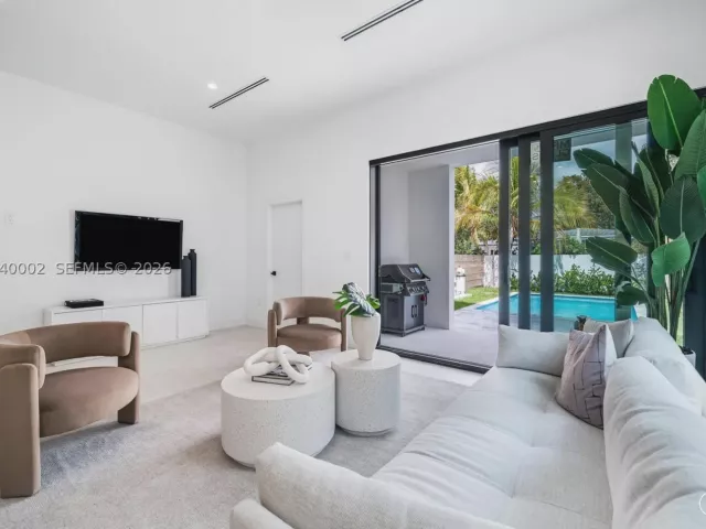 Продажа дома по адресу 2939 SW 21st st - фото 8896655