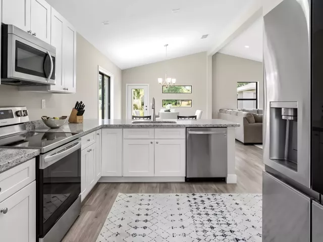 Продажа дома по адресу 8019 NW 8th Avenue - фото 8859583