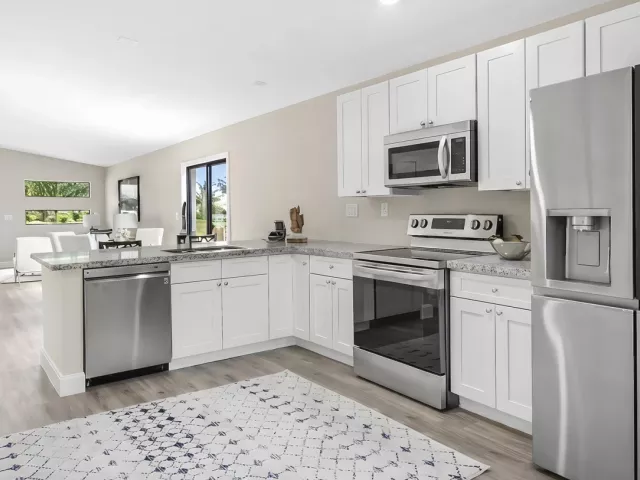 Продажа дома по адресу 8019 NW 8th Avenue - фото 8859584