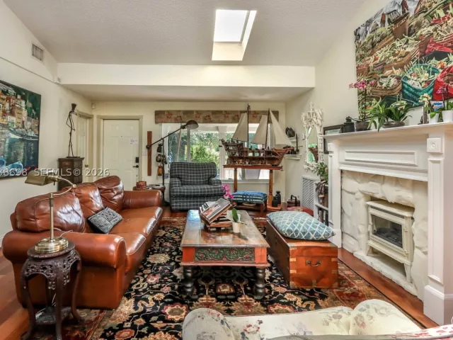 Продажа дома по адресу 1251 Buchanan St - фото 8877738