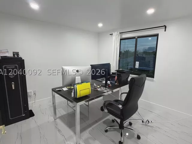 Продажа дома по адресу 854 NW 132nd Ct - фото 8860282