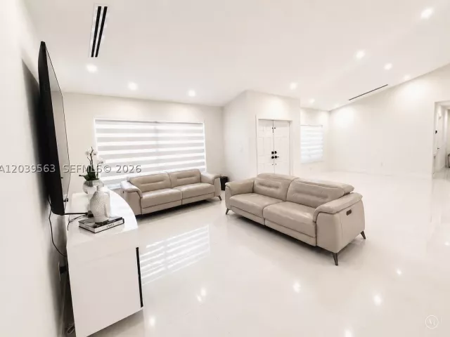 Продажа дома по адресу 15690 SW 153rd Ct - фото 8868259