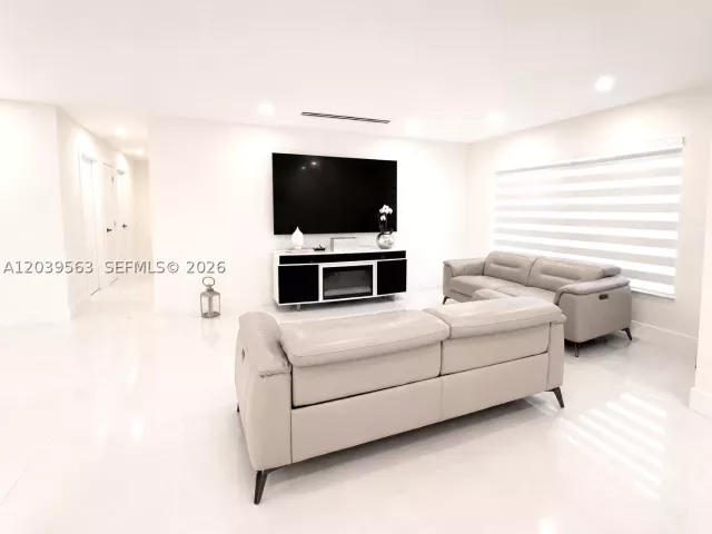 Продажа дома по адресу 15690 SW 153rd Ct - фото 8868257