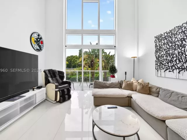 Продажа дома по адресу 455 NE 39th 311 - фото 8925798