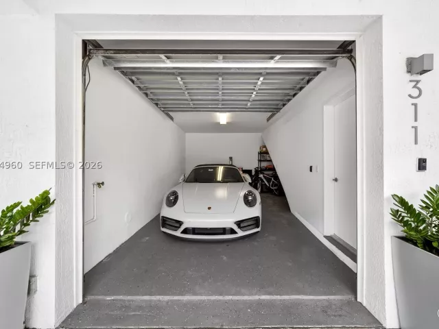 Продажа дома по адресу 455 NE 39th 311 - фото 8925799