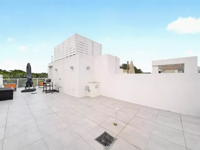 Продажа дома по адресу 455 NE 39th 311 - фото 8925802