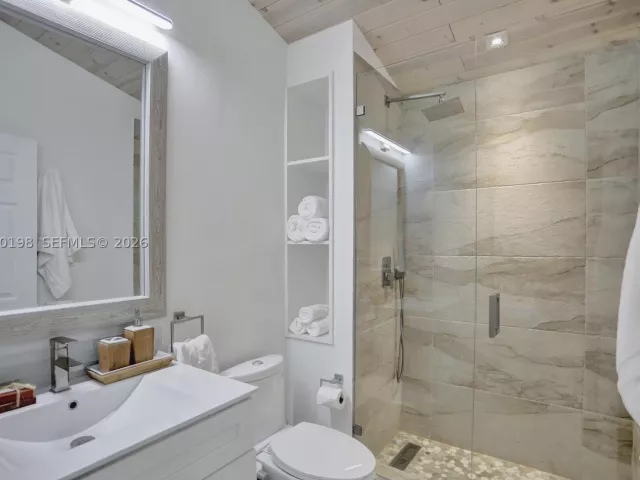 Продажа дома по адресу 421 NE 70th ST - фото 8859885