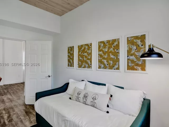 Продажа дома по адресу 421 NE 70th ST - фото 8859887