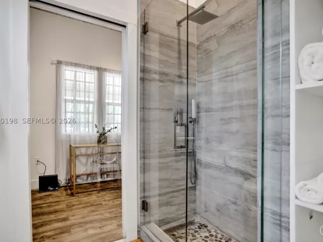 Продажа дома по адресу 421 NE 70th ST - фото 8859890