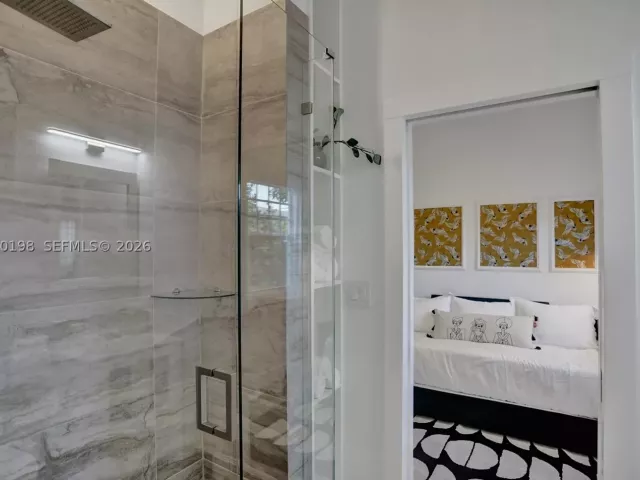 Продажа дома по адресу 421 NE 70th ST - фото 8859891