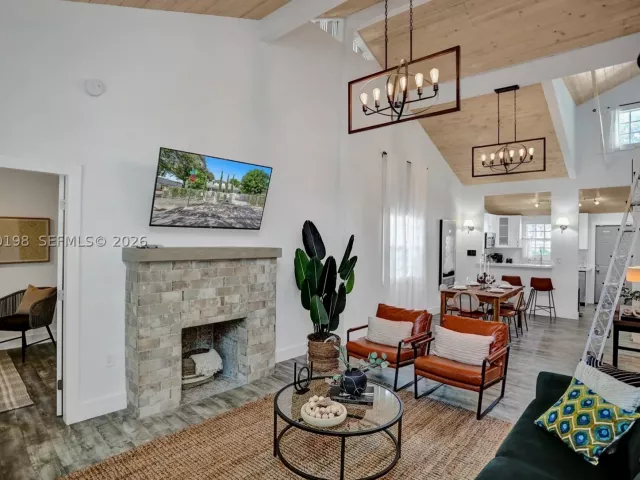 Продажа дома по адресу 421 NE 70th ST - фото 8859892
