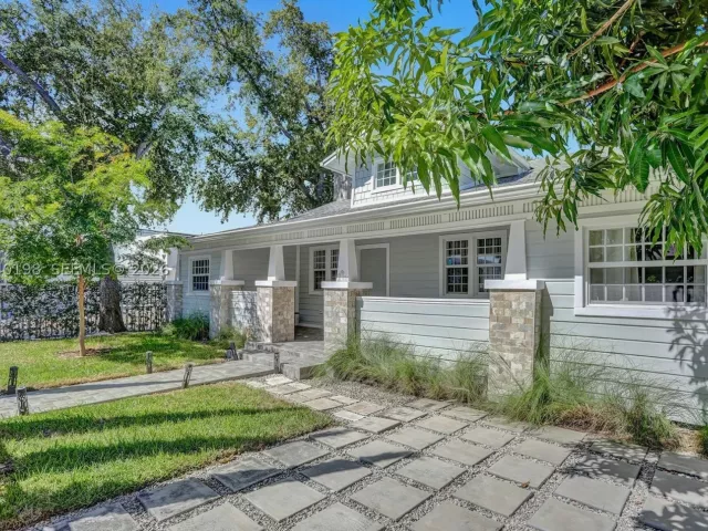 Продажа дома по адресу 421 NE 70th ST - фото 8859875