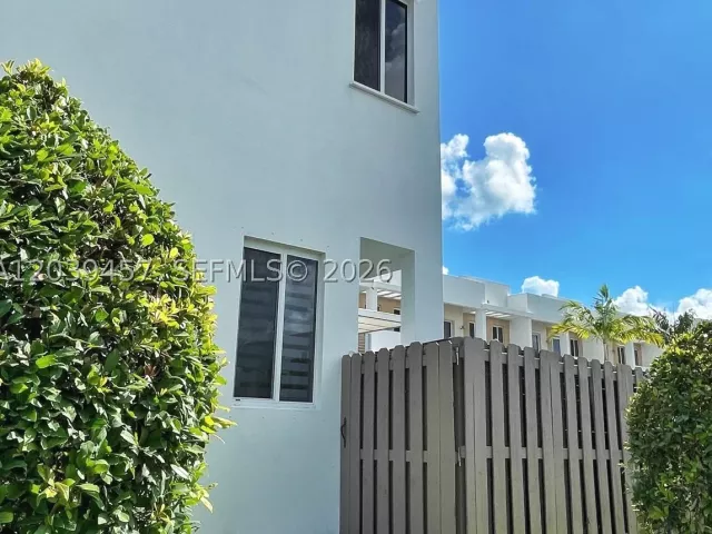 Продажа дома по адресу 7243 NW 103rd Path - фото 8860331