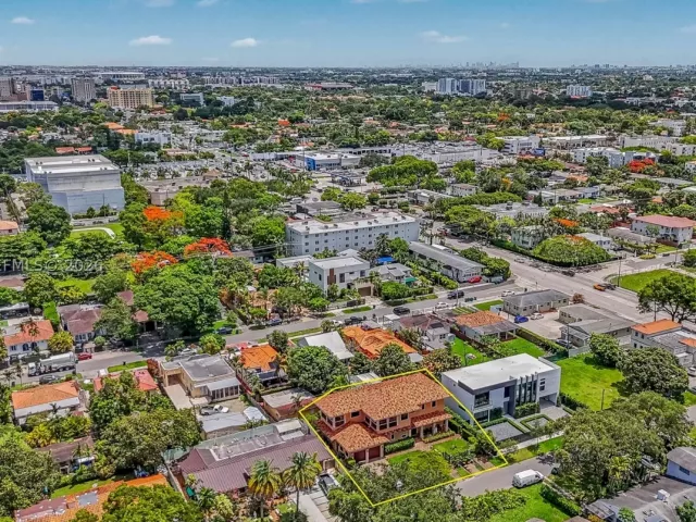 Продажа дома по адресу 4251 SW 11th St - фото 8860302