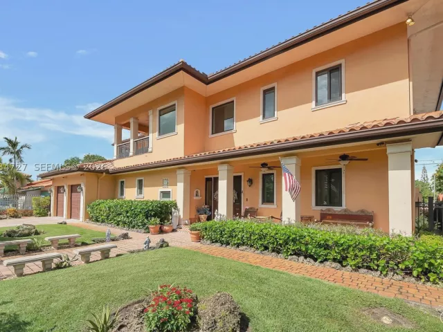 Продажа дома по адресу 4251 SW 11th St - фото 8860285
