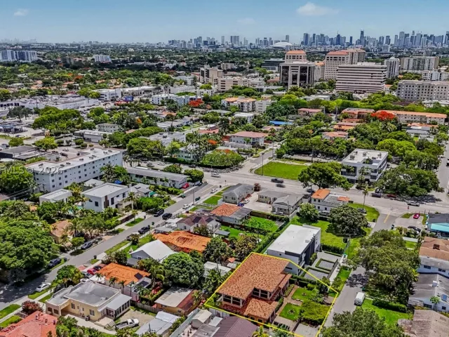 Продажа дома по адресу 4251 SW 11th St - фото 8860303
