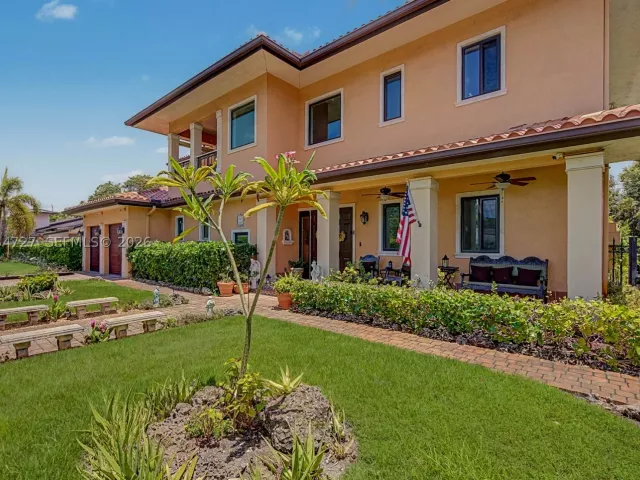 Продажа дома по адресу 4251 SW 11th St - фото 8860286