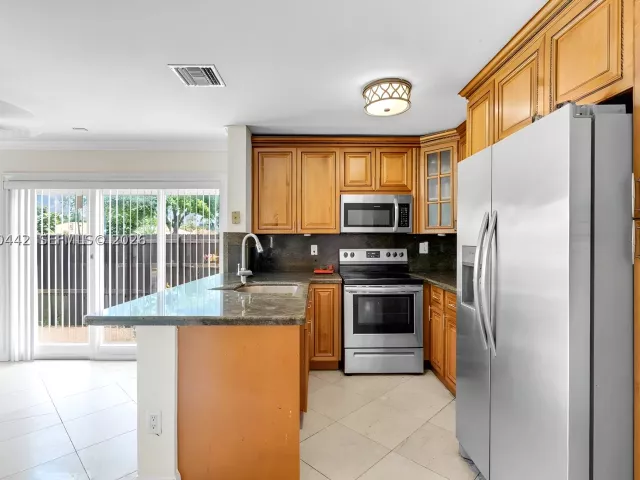 Продажа дома по адресу 10170 NW 54th Ter - фото 8867793