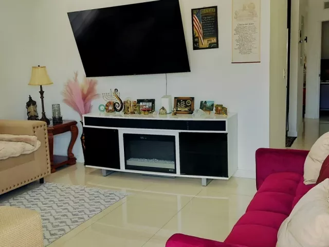 Продажа дома по адресу 4223 NW 32nd Ave - фото 8860818