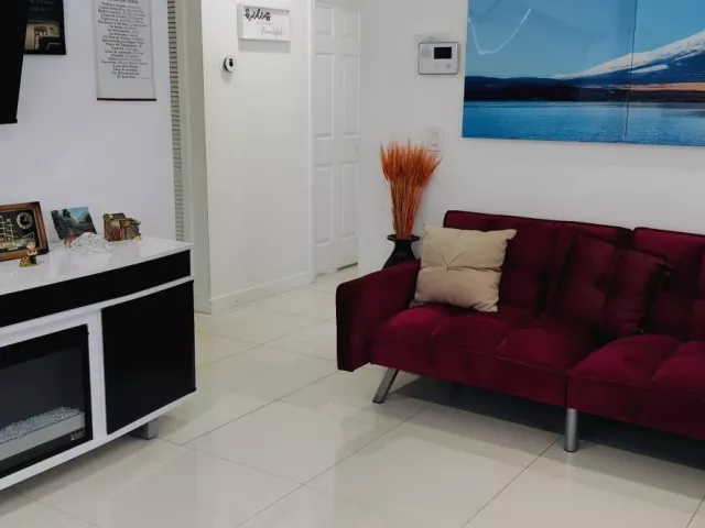 Продажа дома по адресу 4223 NW 32nd Ave - фото 8860820