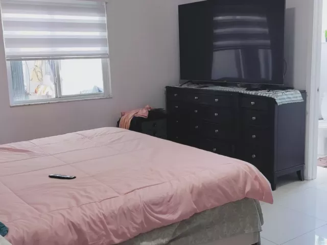 Продажа дома по адресу 4223 NW 32nd Ave - фото 8860822