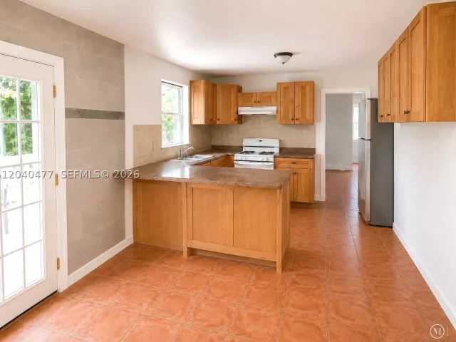 Продажа дома по адресу 9110 SW 44th St - фото 8861826