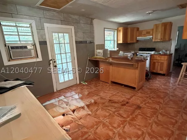 Продажа дома по адресу 9110 SW 44th St - фото 8861815