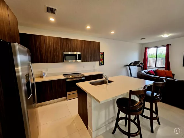 Продажа дома по адресу 15743 SW 136th Terrace - фото 8886385