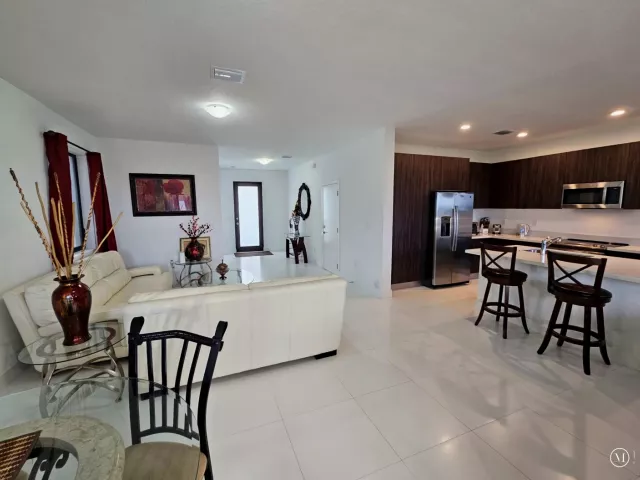 Продажа дома по адресу 15743 SW 136th Terrace - фото 8886387